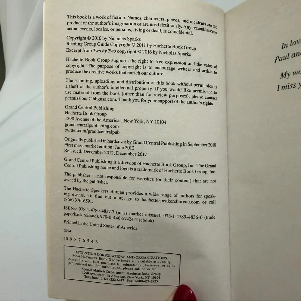 Nicholas Sparks 'Safe Haven' Novel - Blue Cover - Picture 5 of 6